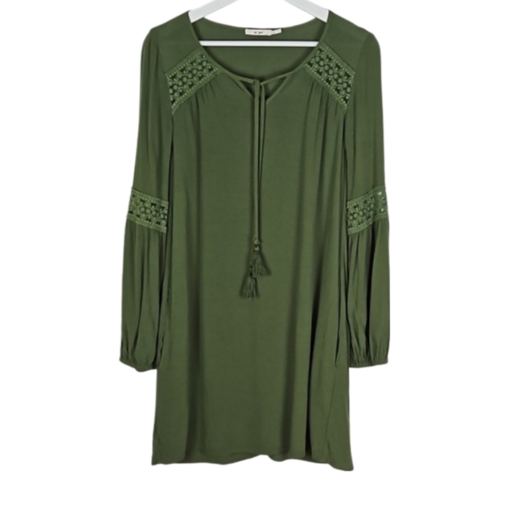 Mi Ami Longsleeve Lace Trim Tie Front Shift Dress in Asparagus Green, XXS